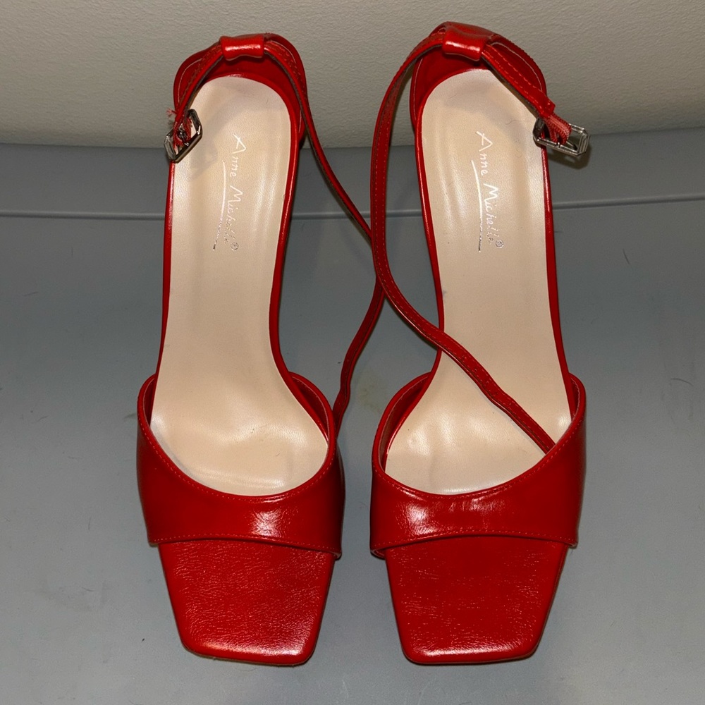 Anne Michelle Heels. Size: US Women’s 10. Red.